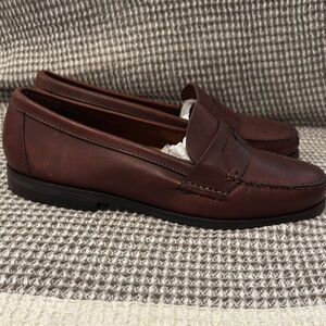 G.H BASS & CO SINCE 1876 . Classic Brown Leather Loafers